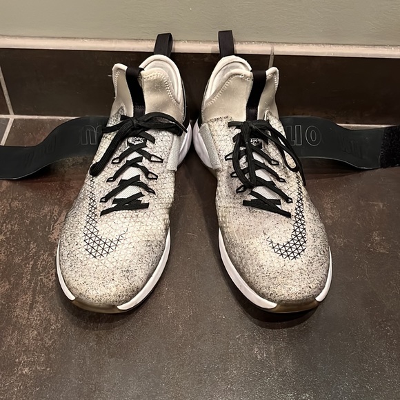 Nike ZOOM Women’s 9 1/2 white, Grey & black - Picture 5 of 7